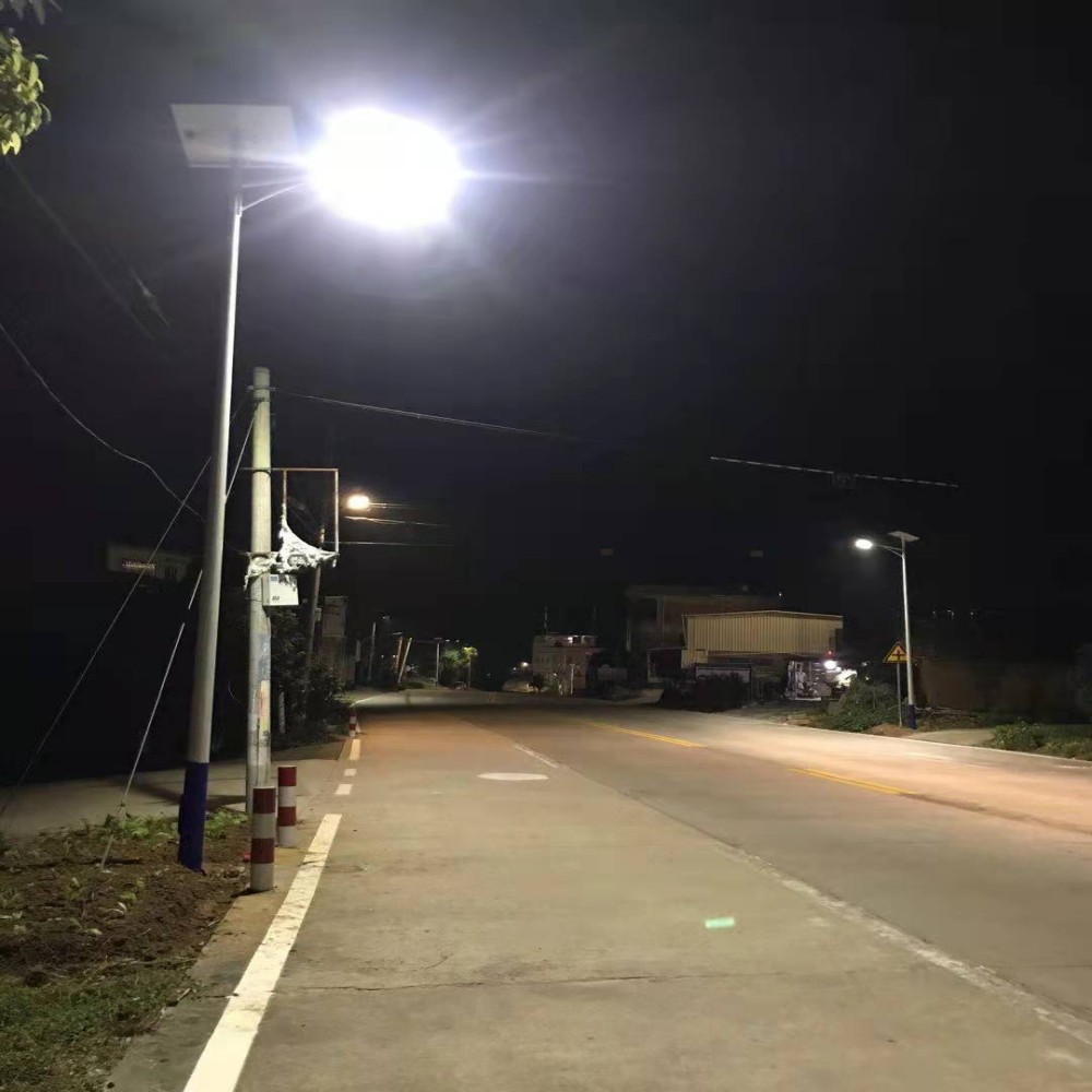 Vida útil e manutenção da iluminação pública solar