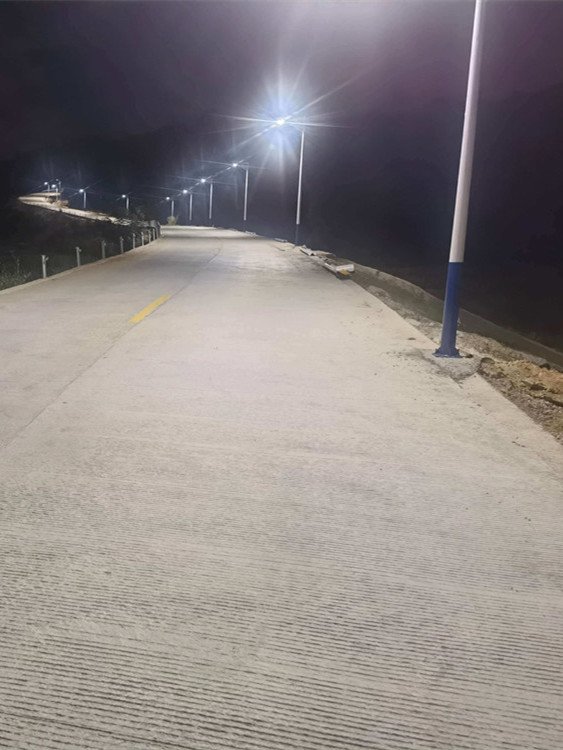 Projeto de luz de rua LED de 6m movido a energia solar
